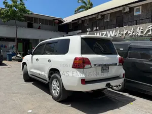 Toyota Land Cruiser 2012 White
