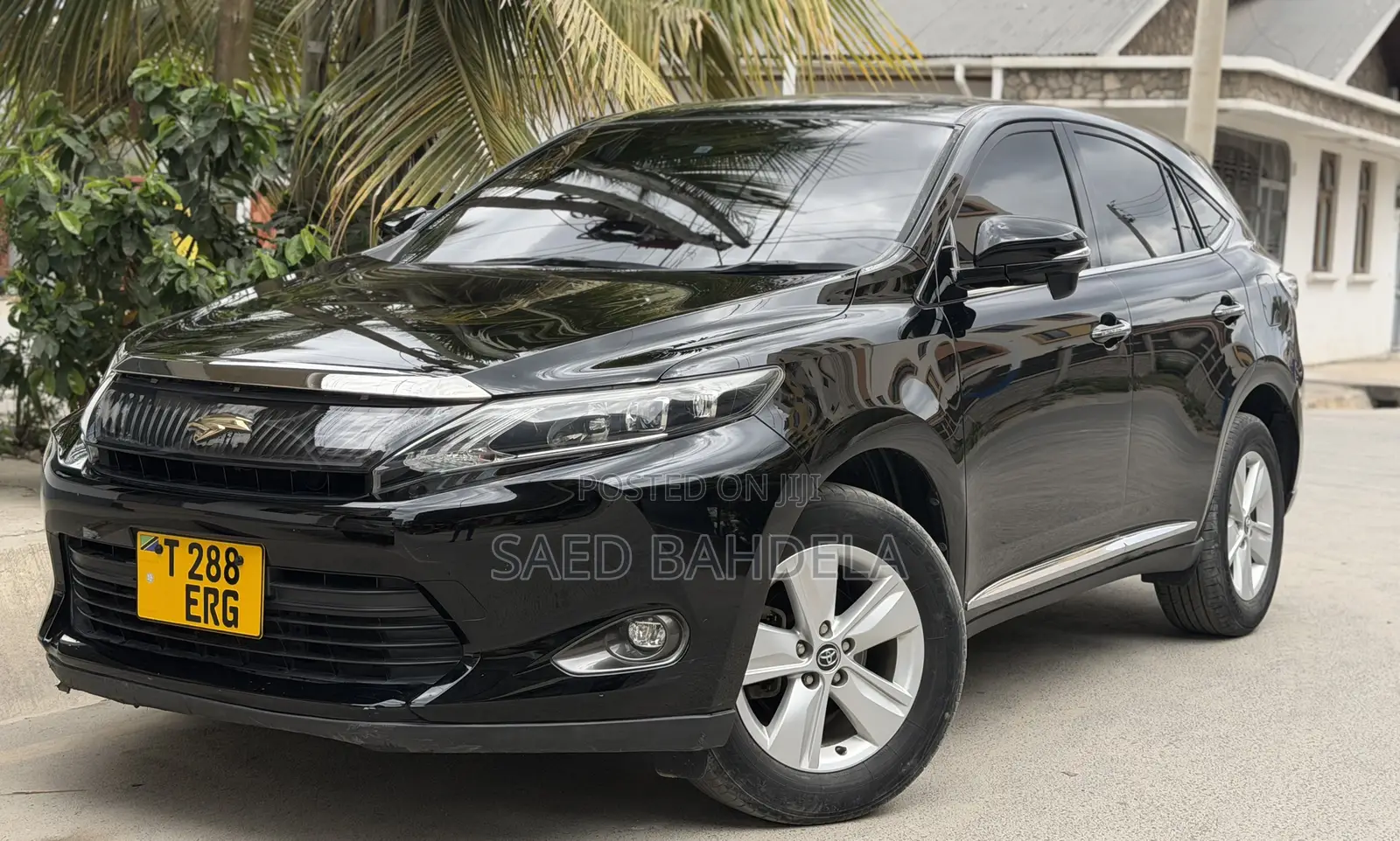 Toyota Harrier 2.0 2016 Black