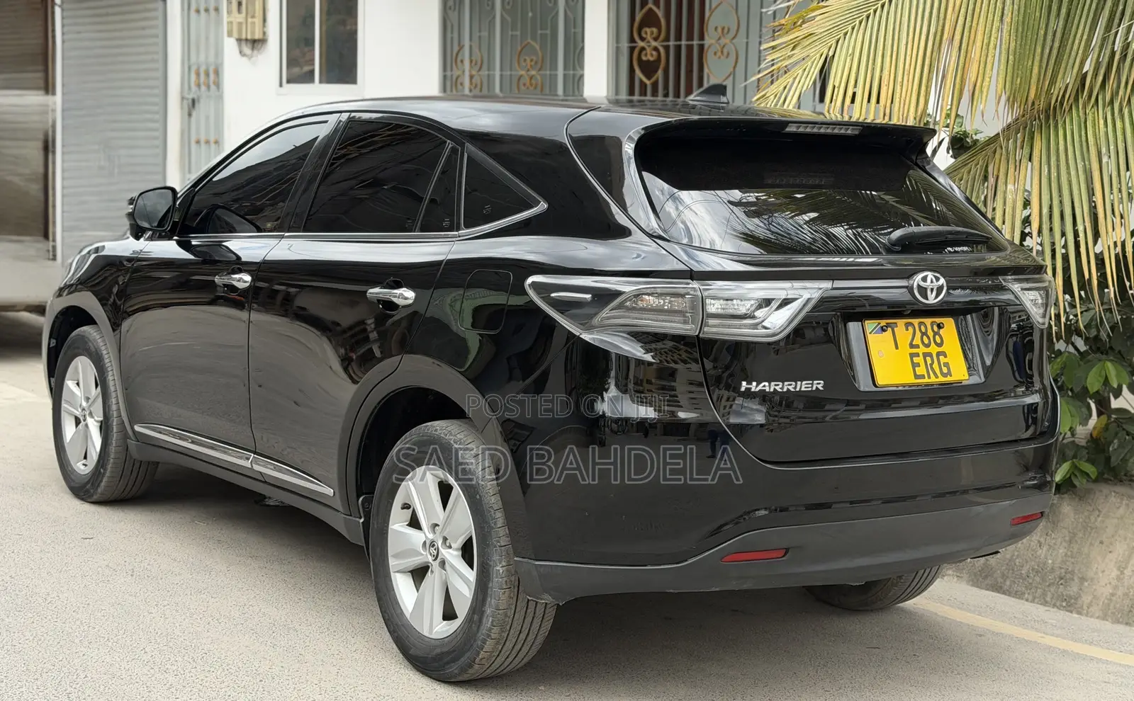 Toyota Harrier 2.0 2016 Black