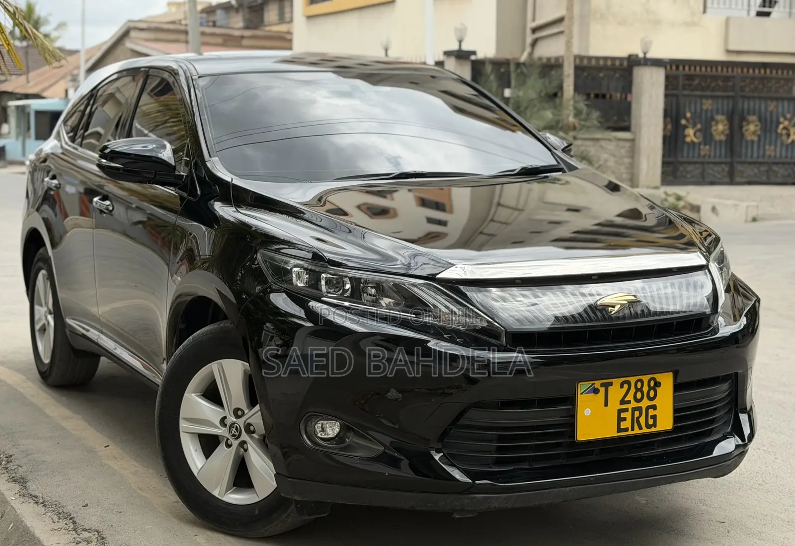Toyota Harrier 2.0 2016 Black