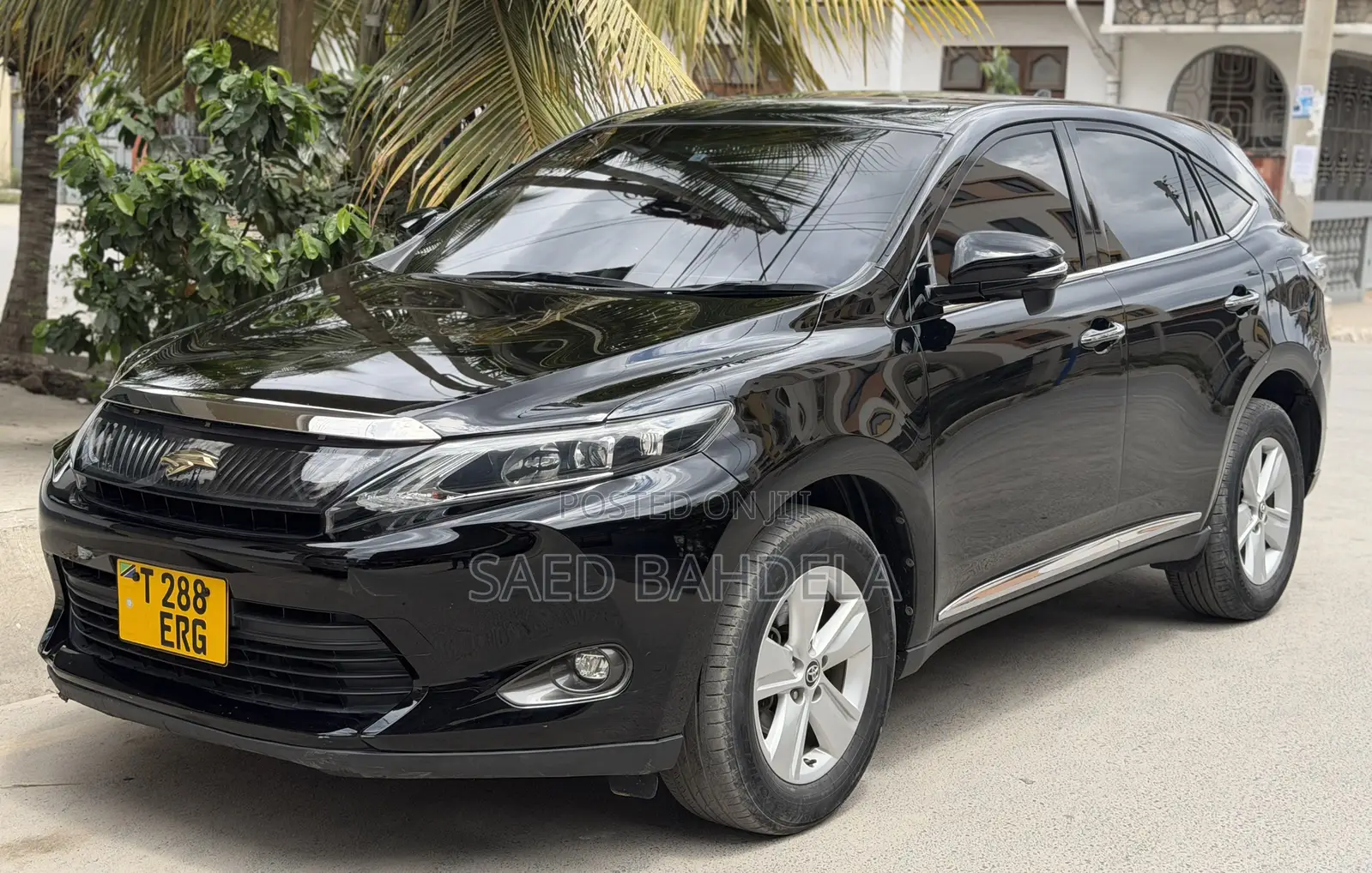 Toyota Harrier 2.0 2016 Black
