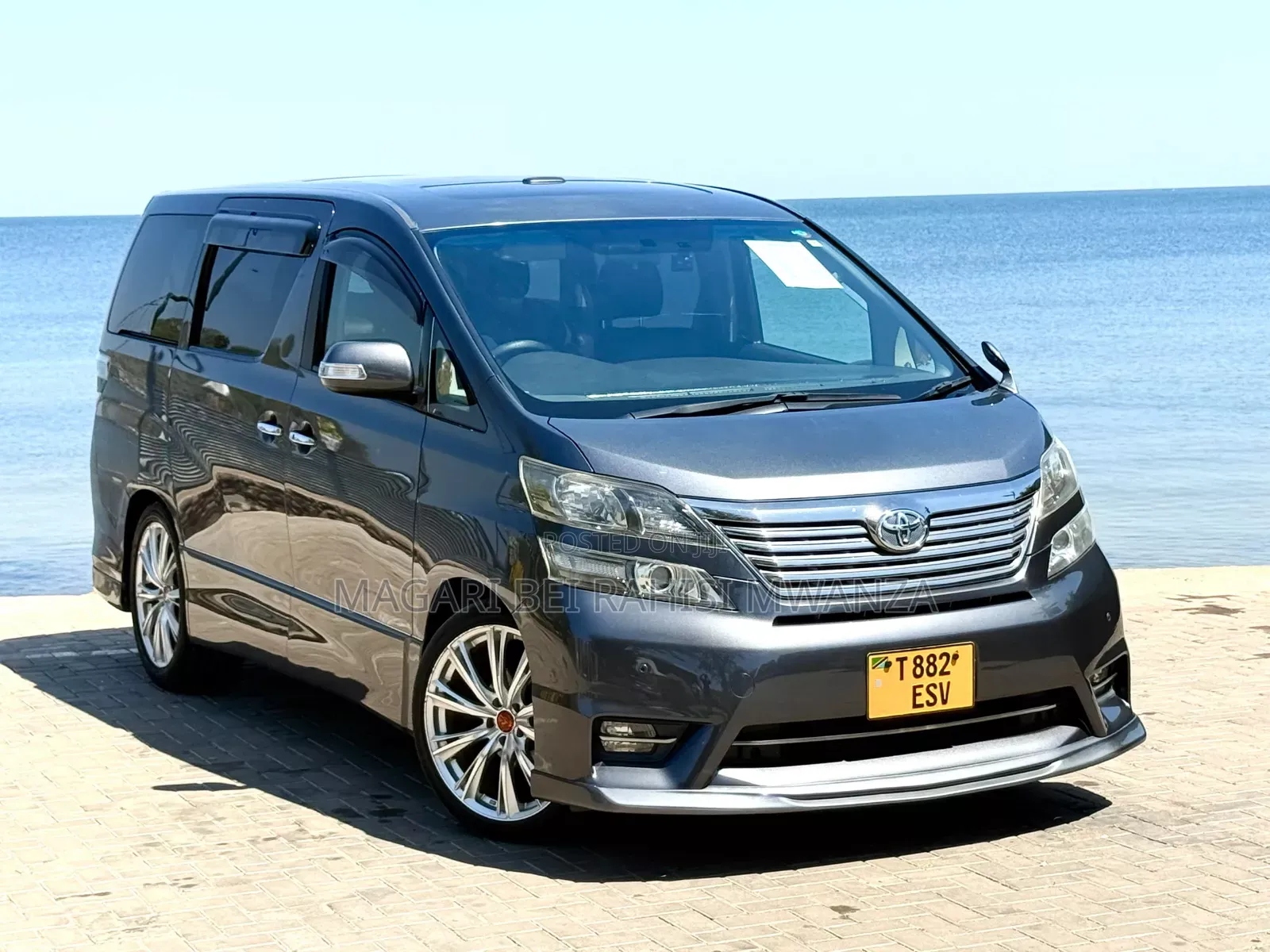 Toyota Vellfire 2010 Silver