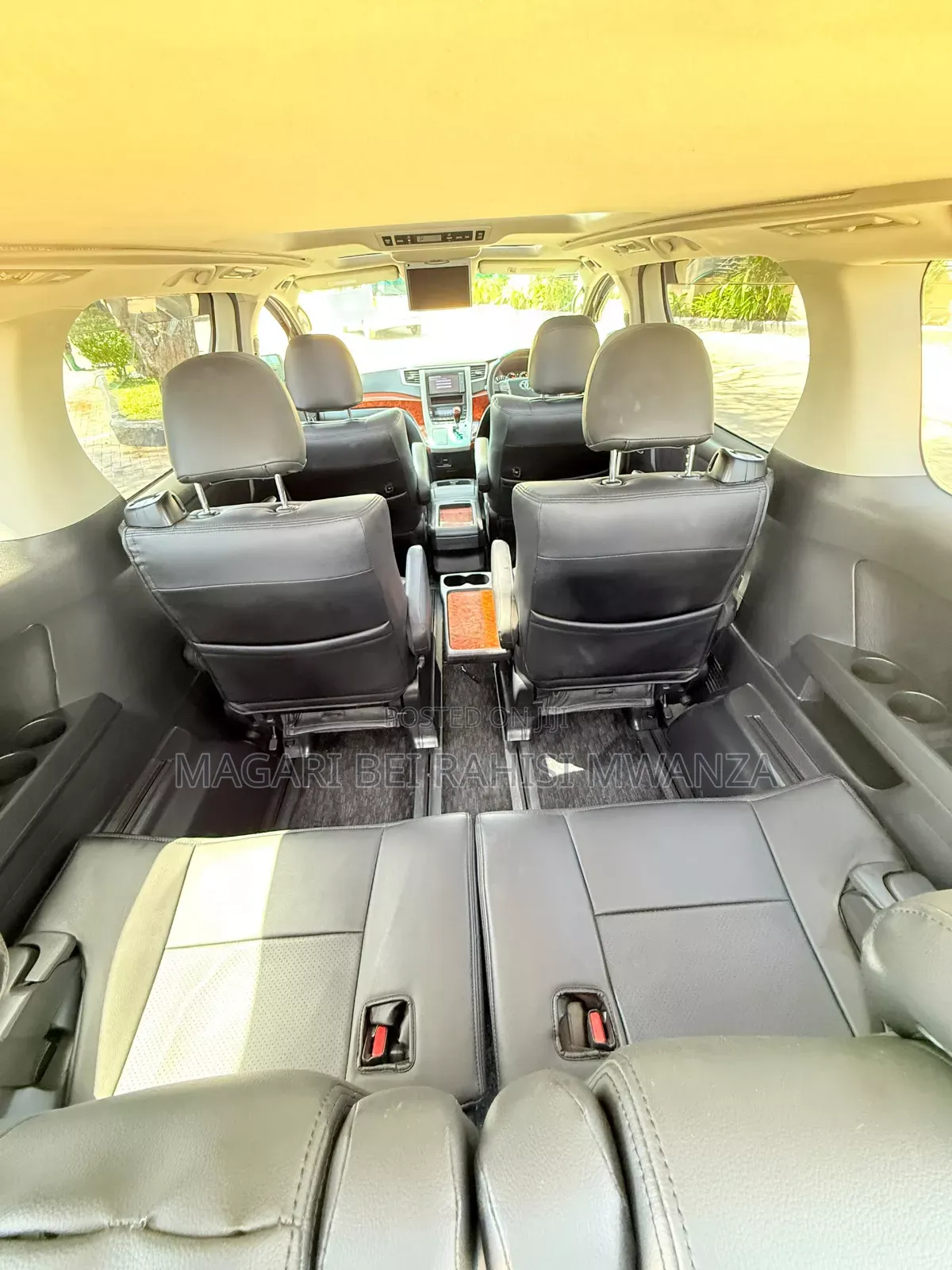 Toyota Vellfire 2010 Silver