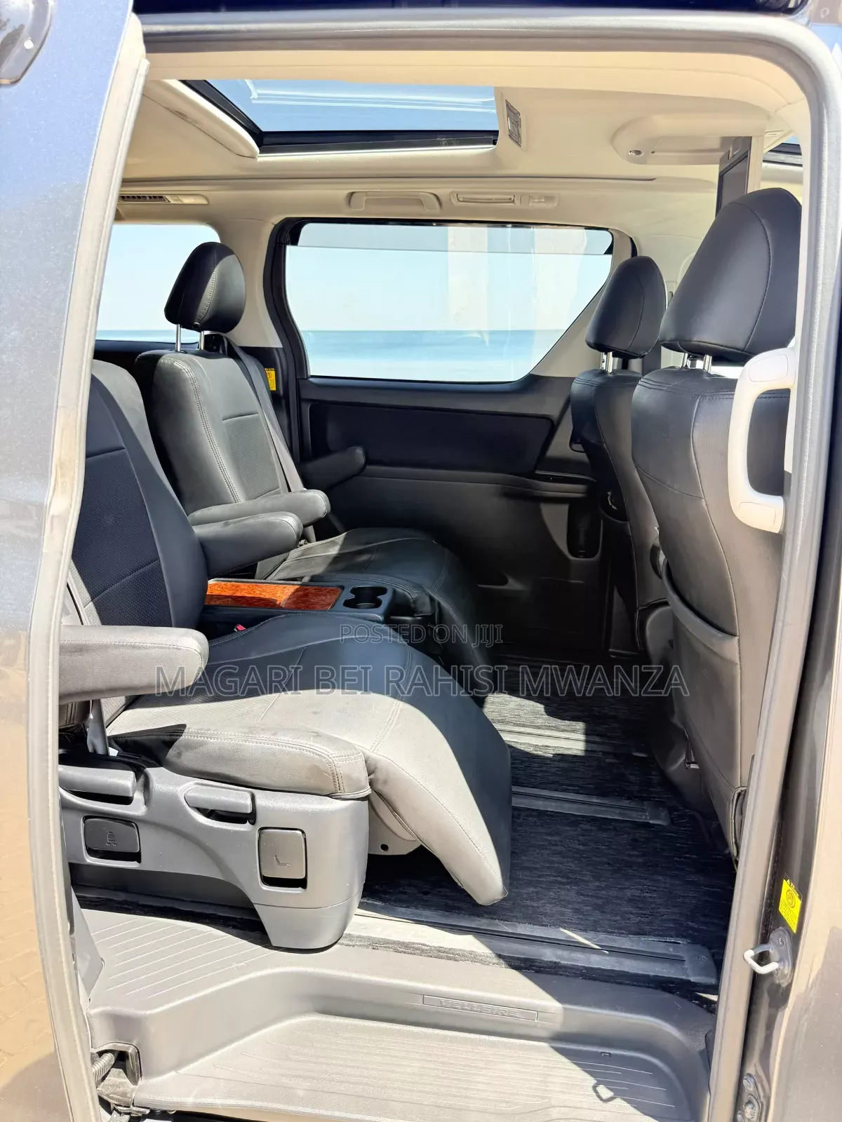 Toyota Vellfire 2010 Silver