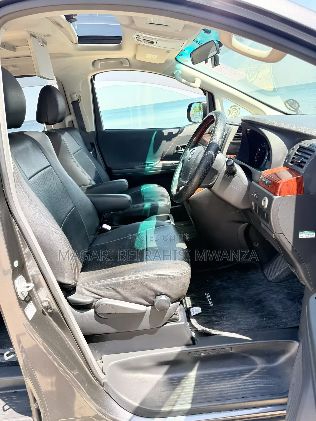 Toyota Vellfire 2010 Silver