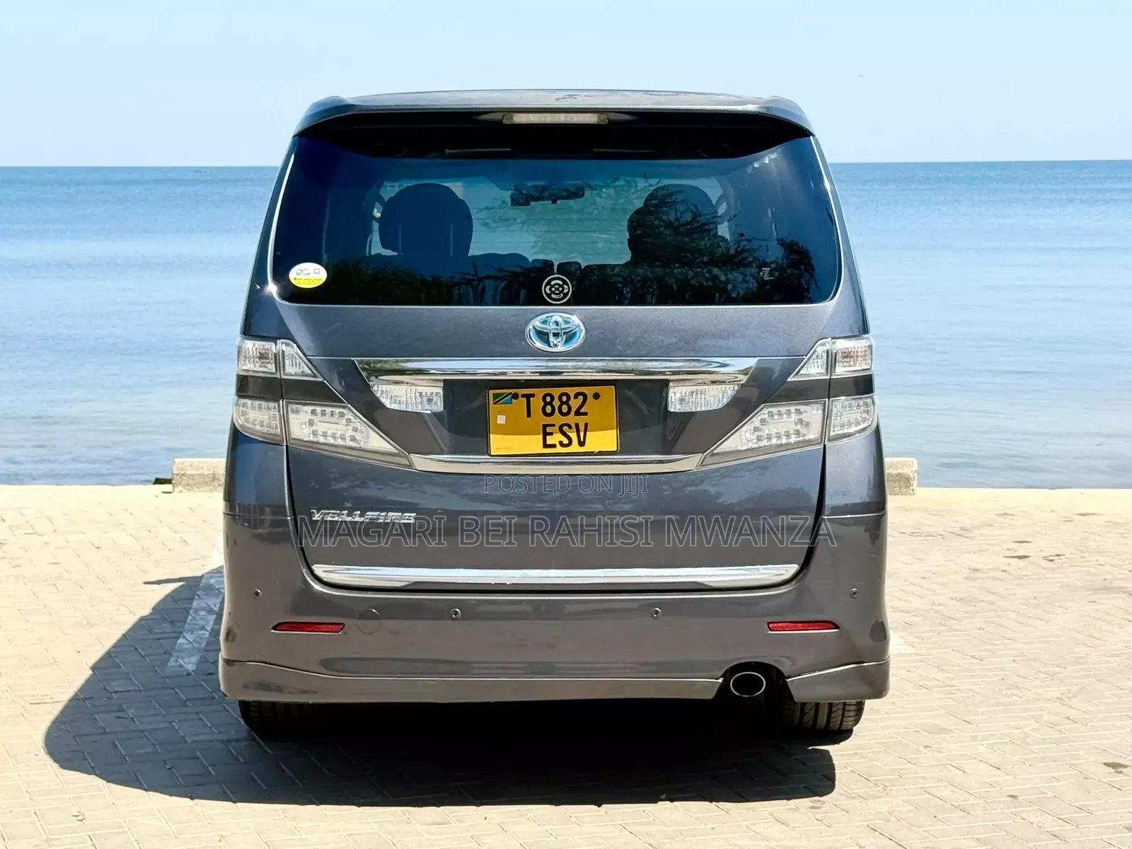 Toyota Vellfire 2010 Silver