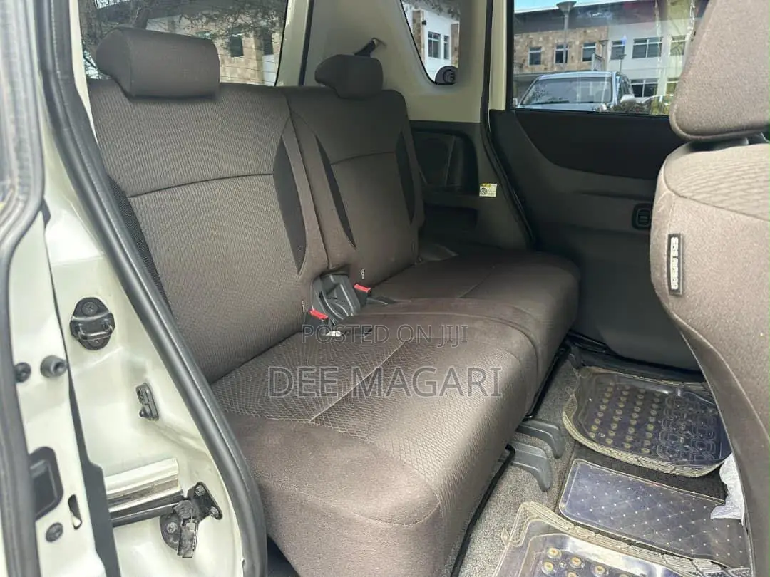 Suzuki Solio 2010 White