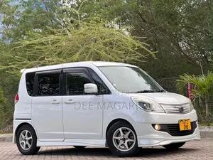 Suzuki Solio 2010 White