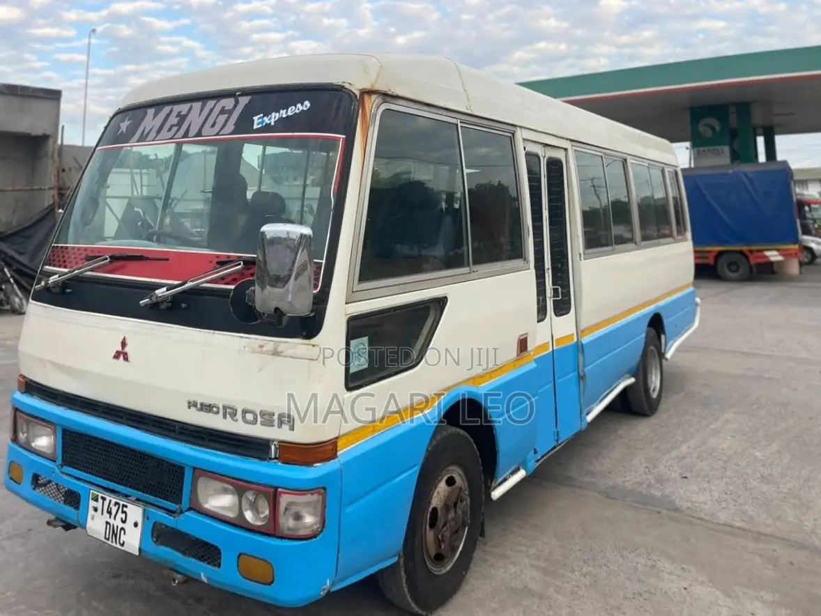 Mitsubishi Fuso Rosa 2000 White