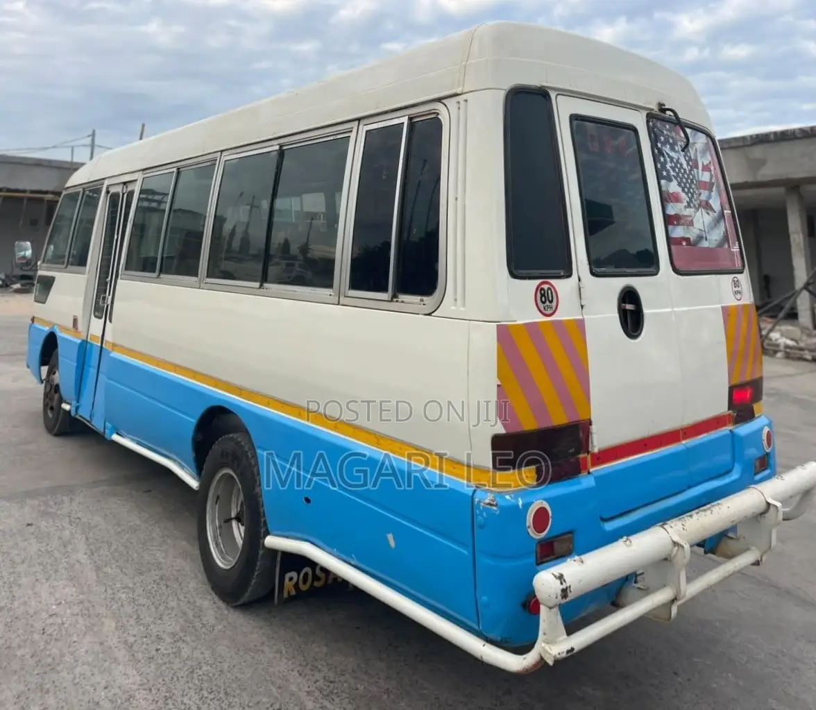 Mitsubishi Fuso Rosa 2000 White