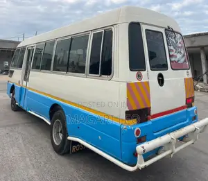 Mitsubishi Fuso Rosa 2000 White
