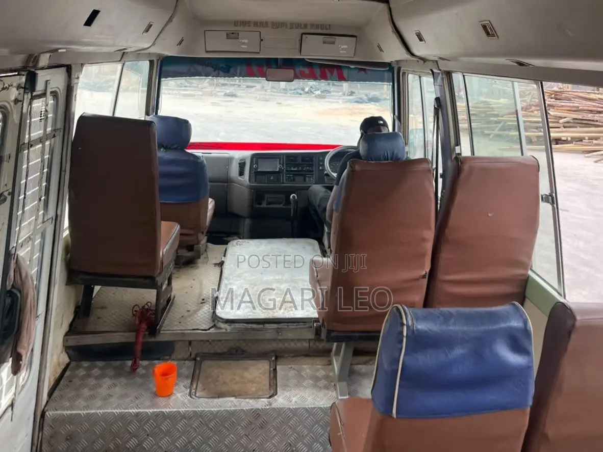Mitsubishi Fuso Rosa 2000 White