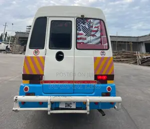 Mitsubishi Fuso Rosa 2000 White