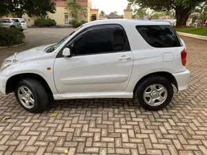 Toyota RAV4 Automatic 2003 White