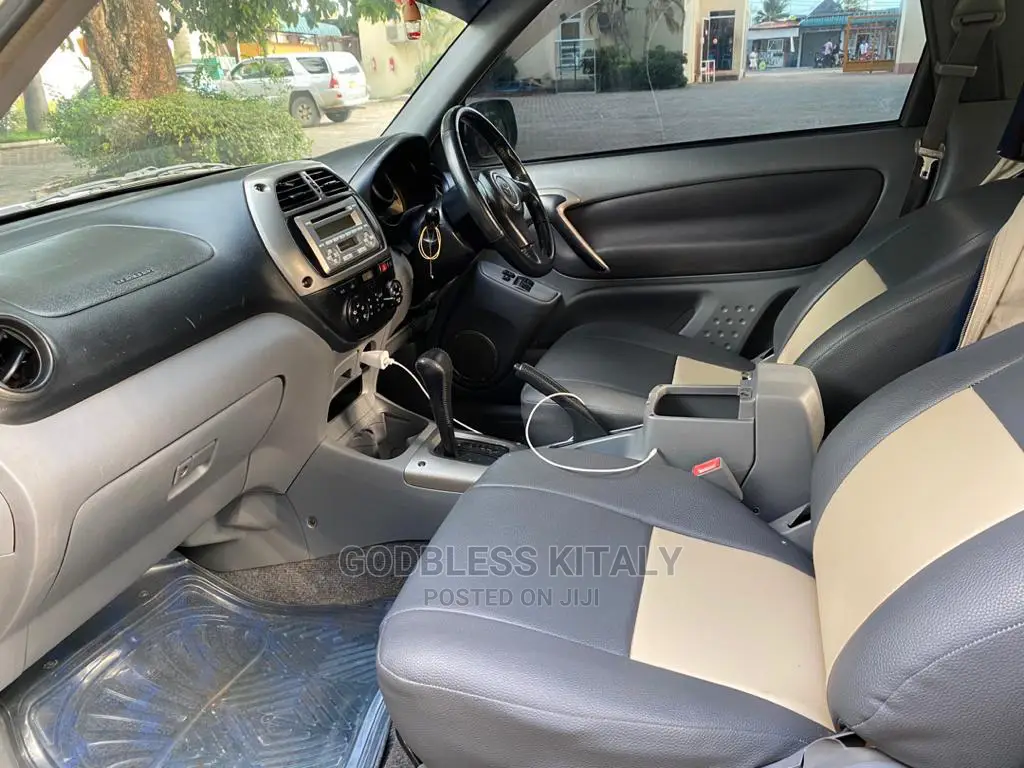 Toyota RAV4 Automatic 2003 White