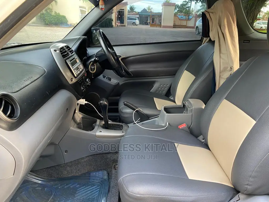 Toyota RAV4 Automatic 2003 White
