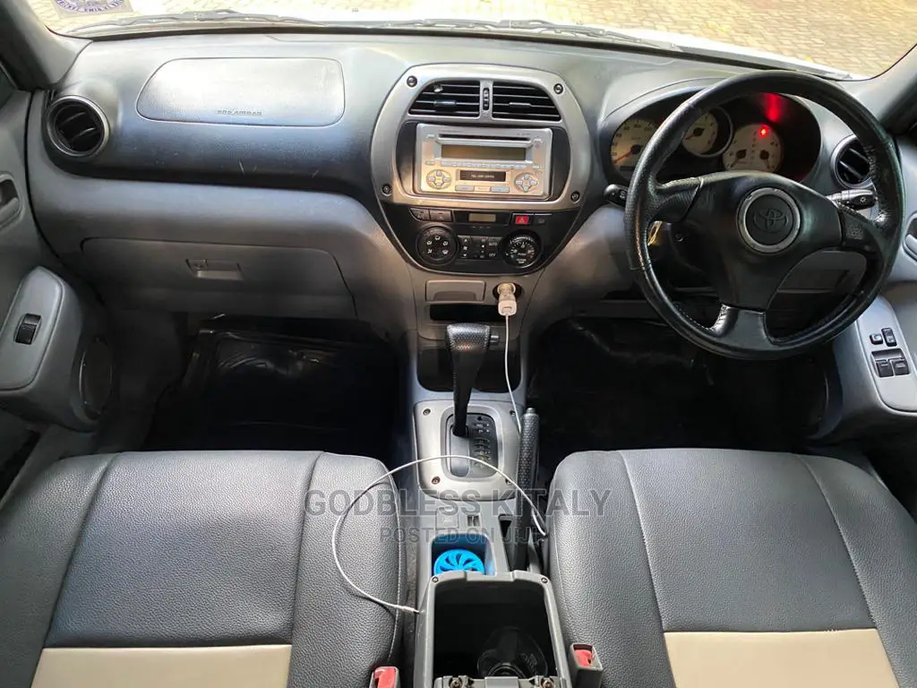 Toyota RAV4 Automatic 2003 White
