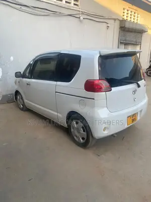Toyota Porte 2005 White