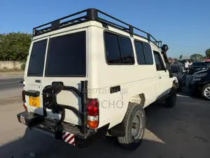 Toyota Land Cruiser 90 1997 White