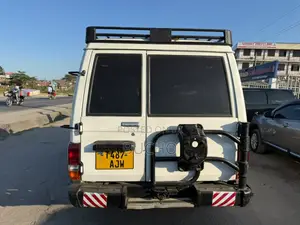 Toyota Land Cruiser 90 1997 White