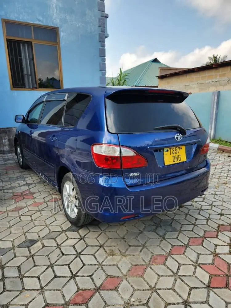 Toyota Ipsum 2005 Blue