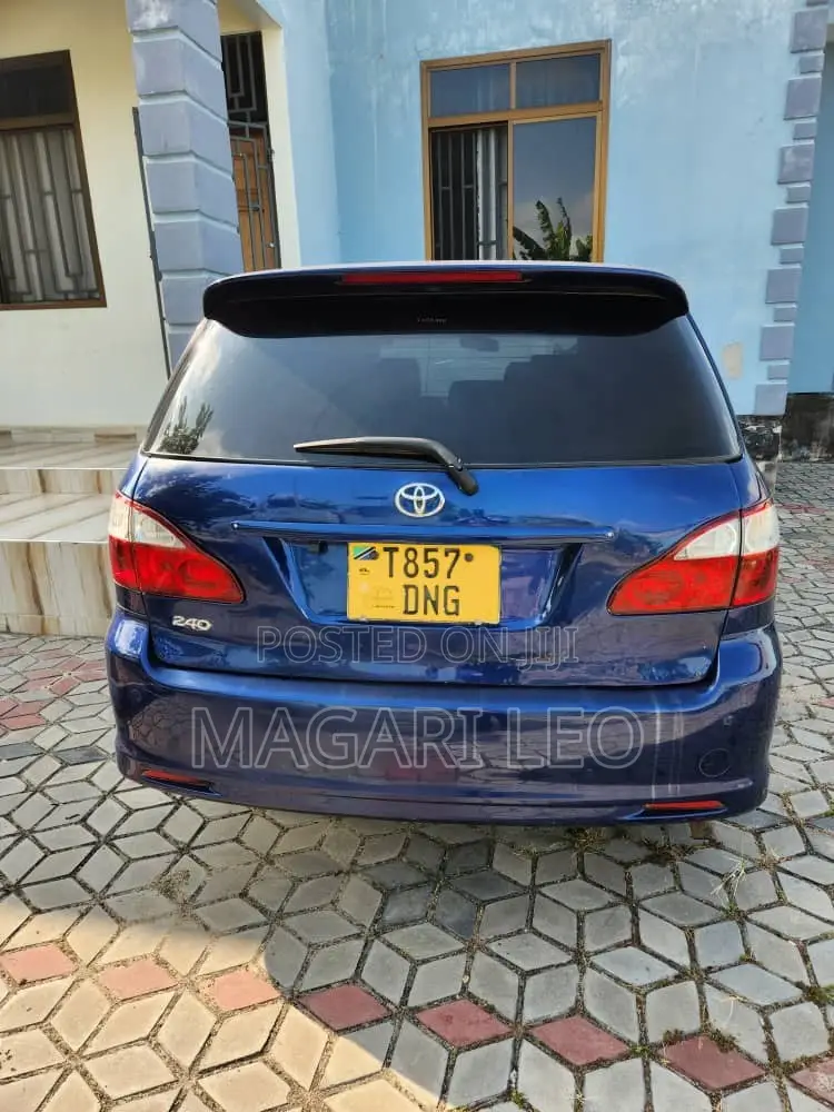 Toyota Ipsum 2005 Blue