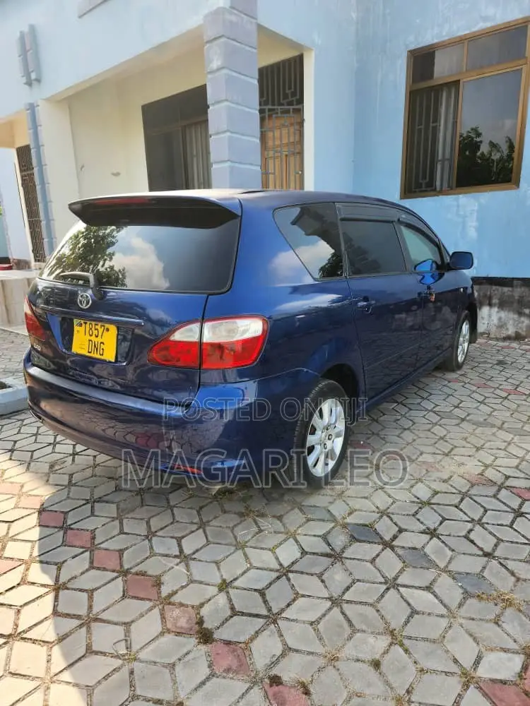 Toyota Ipsum 2005 Blue