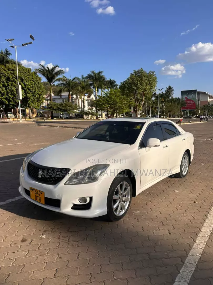 Toyota Crown 2009 White