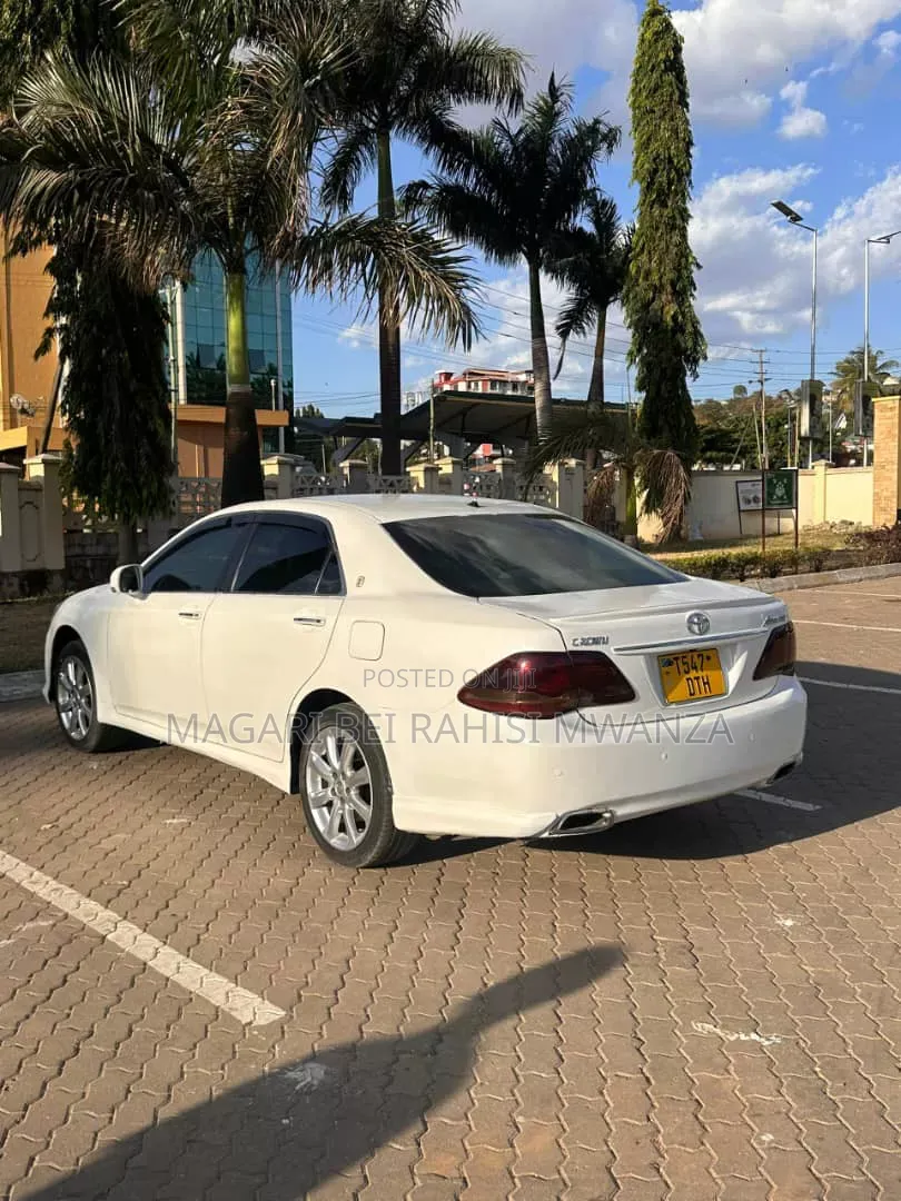 Toyota Crown 2009 White