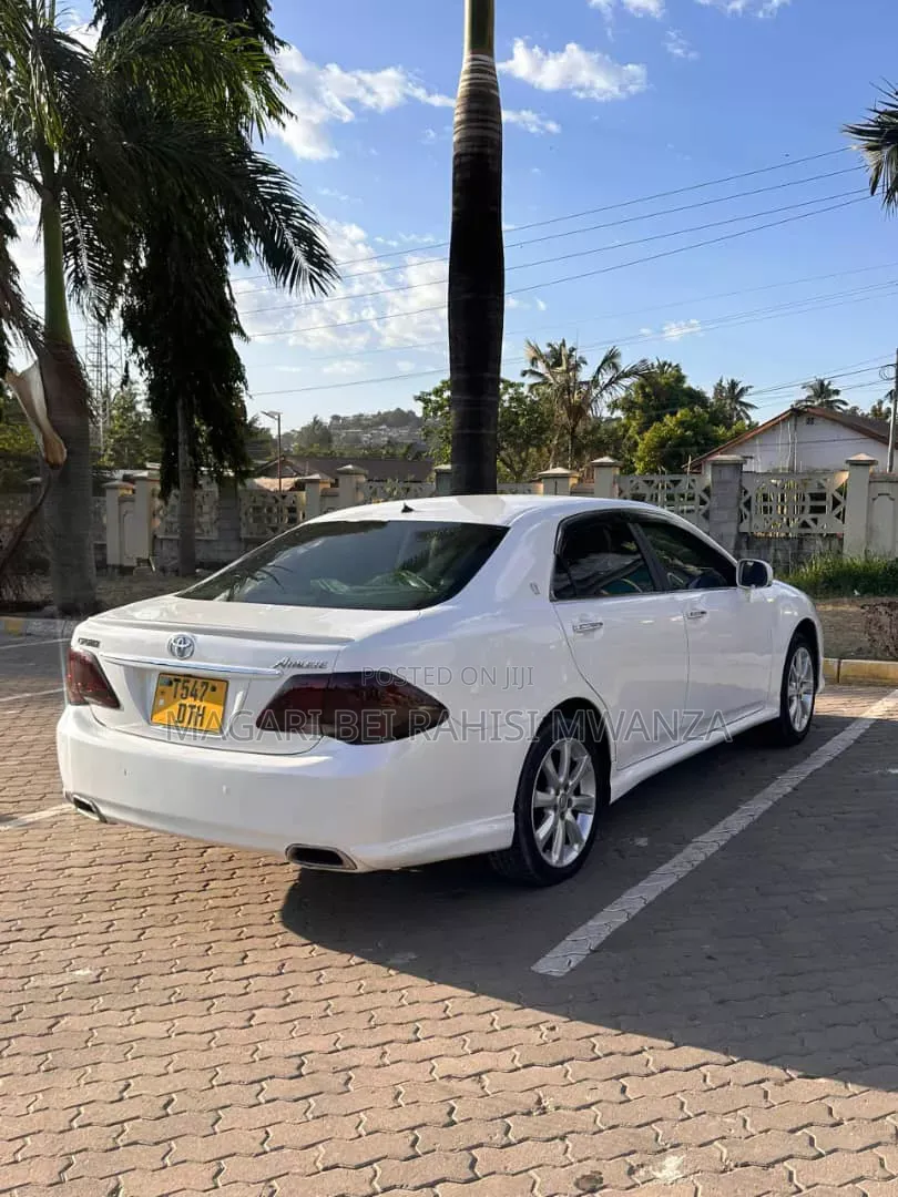 Toyota Crown 2009 White