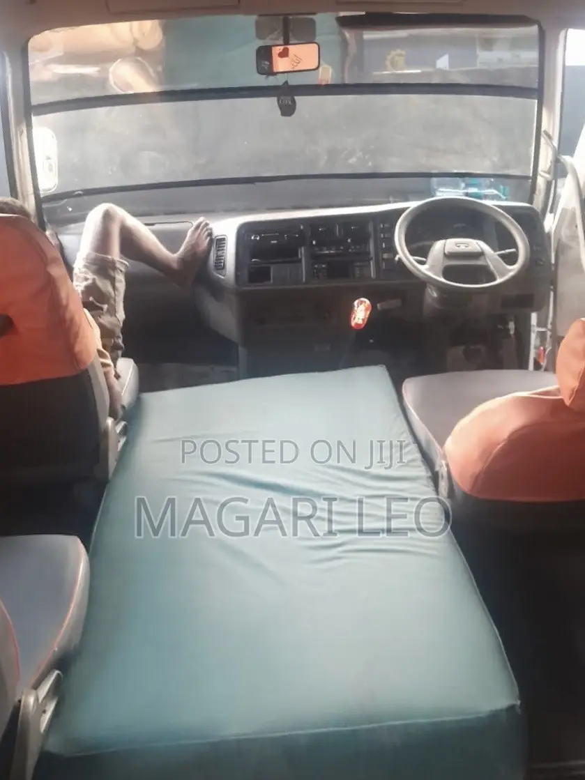 Mitsubishi Fuso Rosa 2004 White