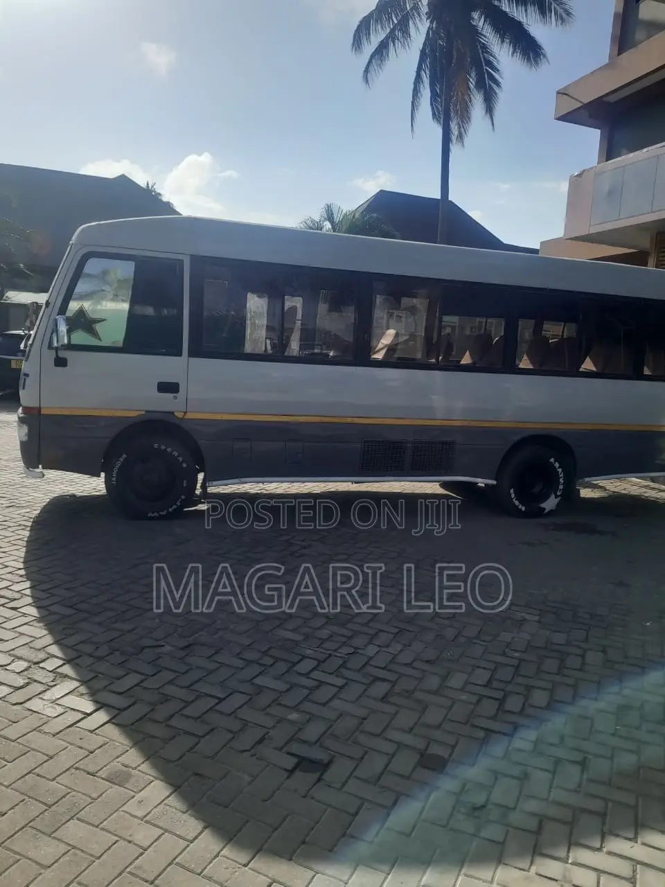 Mitsubishi Fuso Rosa 2004 White