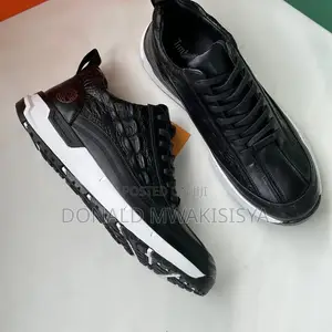 Hidden Roops Sneakers