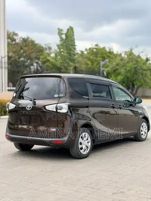 Toyota Sienta 1.5 AWD 2016 Black