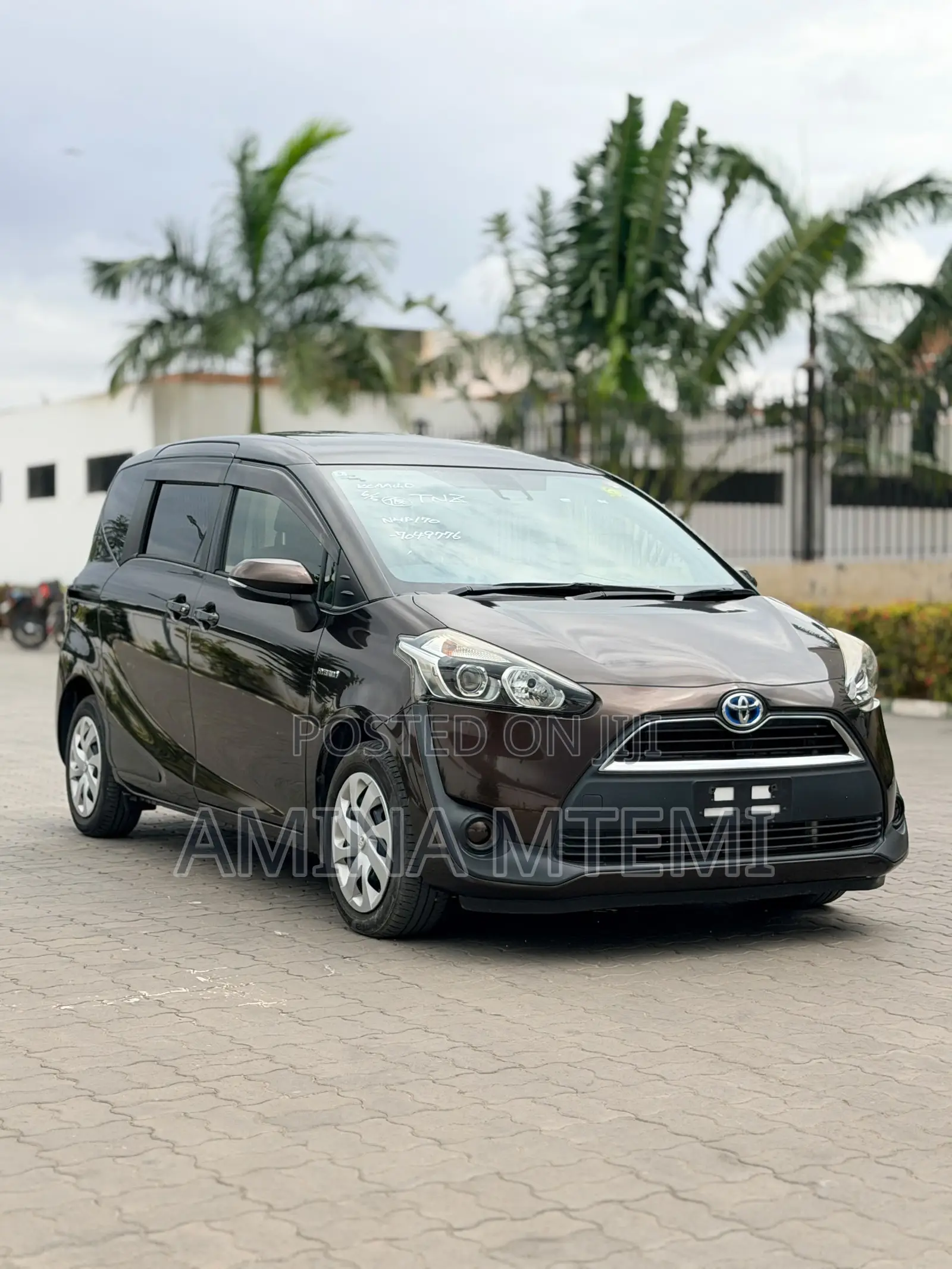 Toyota Sienta 1.5 AWD 2016 Black