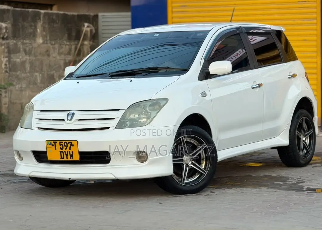 Toyota IST 2004 White