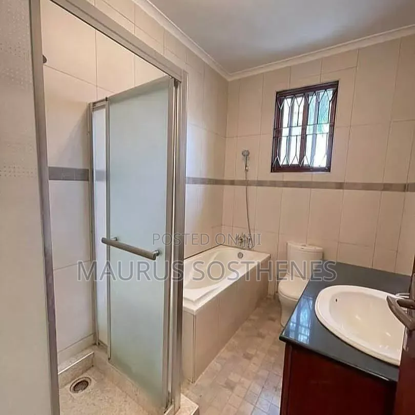 5bdrm Bungalow in Salasala, Kunduchi for sale