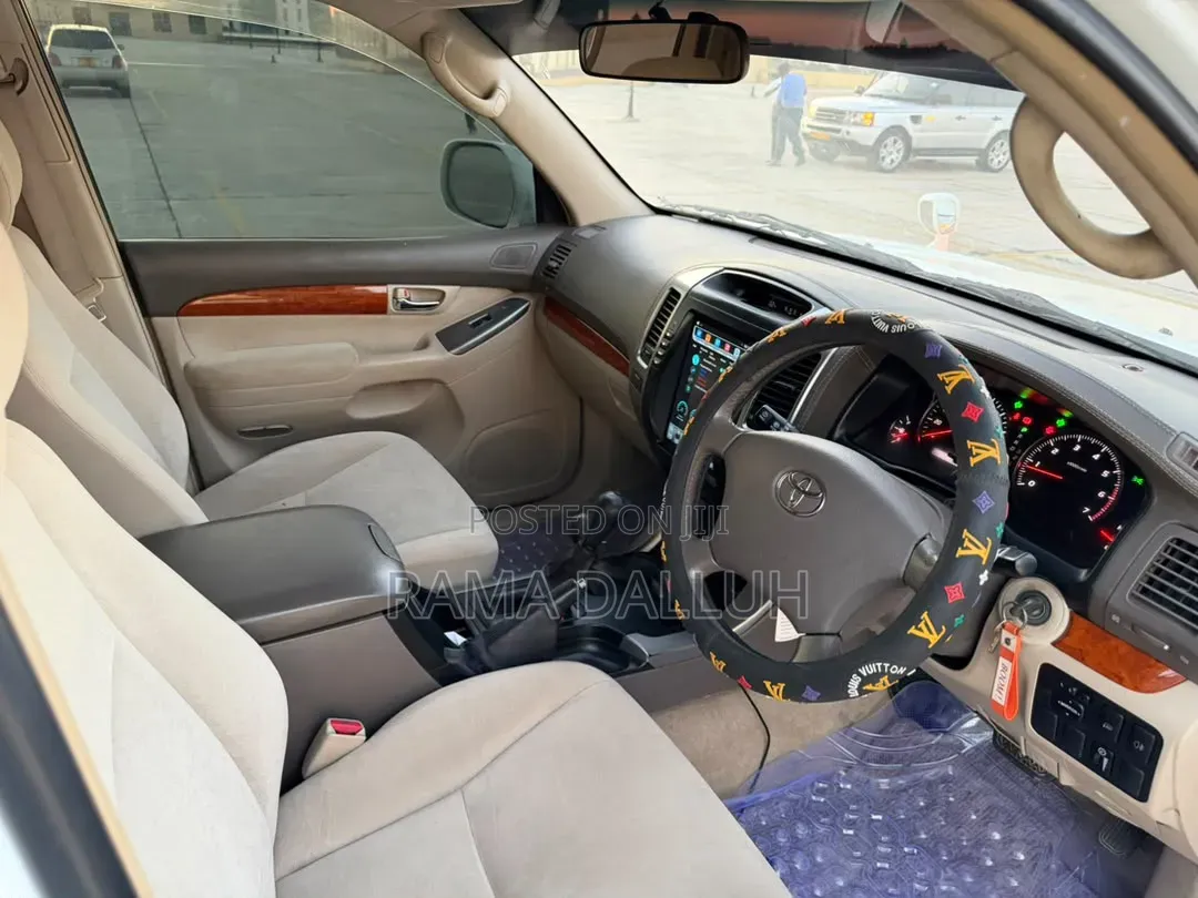 Toyota Land Cruiser Prado 2005 White