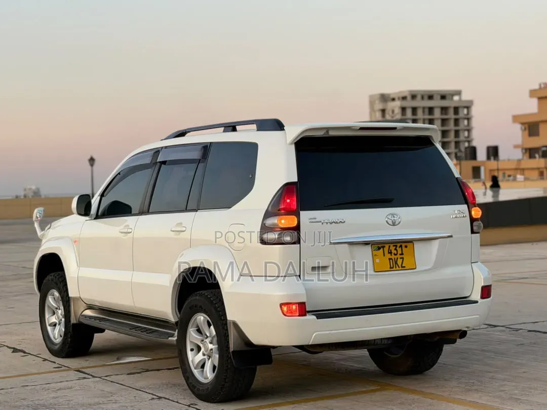 Toyota Land Cruiser Prado 2005 White