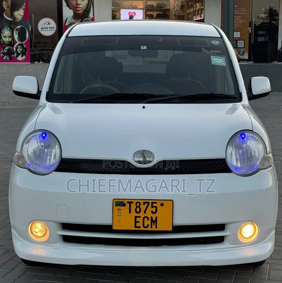 Toyota Sienta 2003 White
