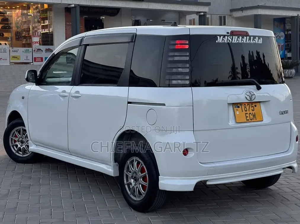 Toyota Sienta 2003 White