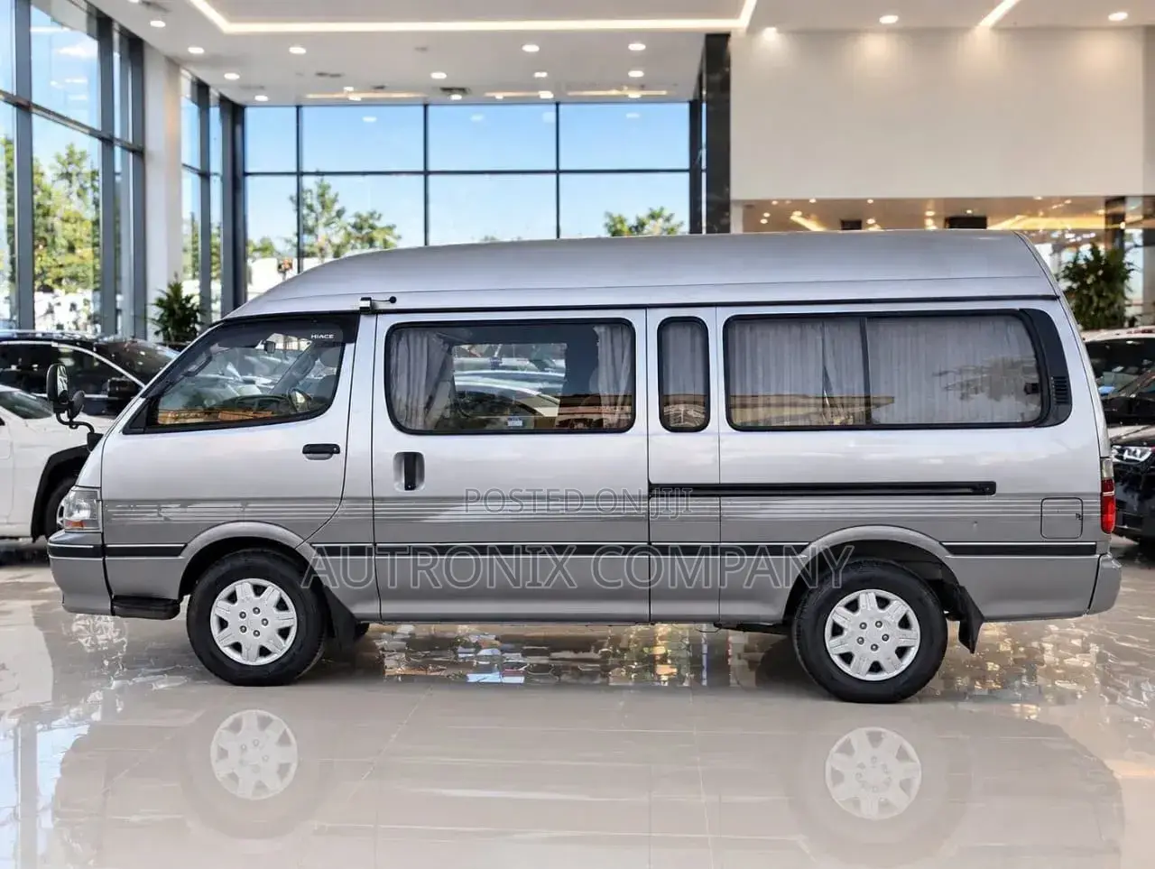Toyota HiAce 2002 Gold