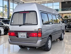 Toyota HiAce 1996 Gold