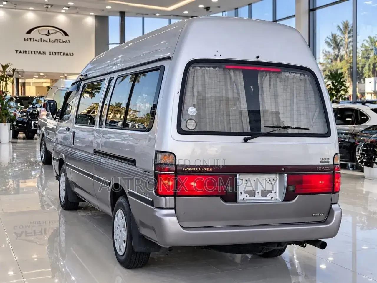 Toyota HiAce 2002 Gold