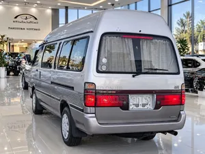Toyota HiAce 2002 Gold