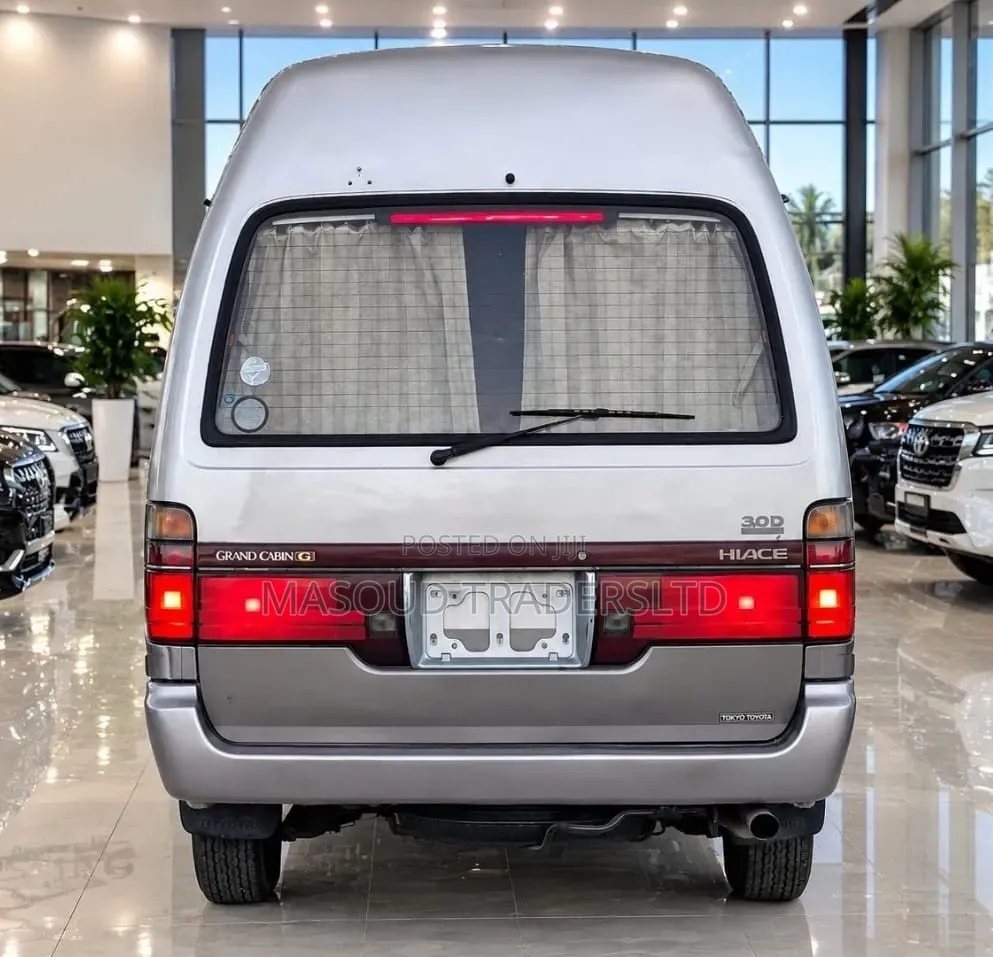 Toyota HiAce 2002 Gold