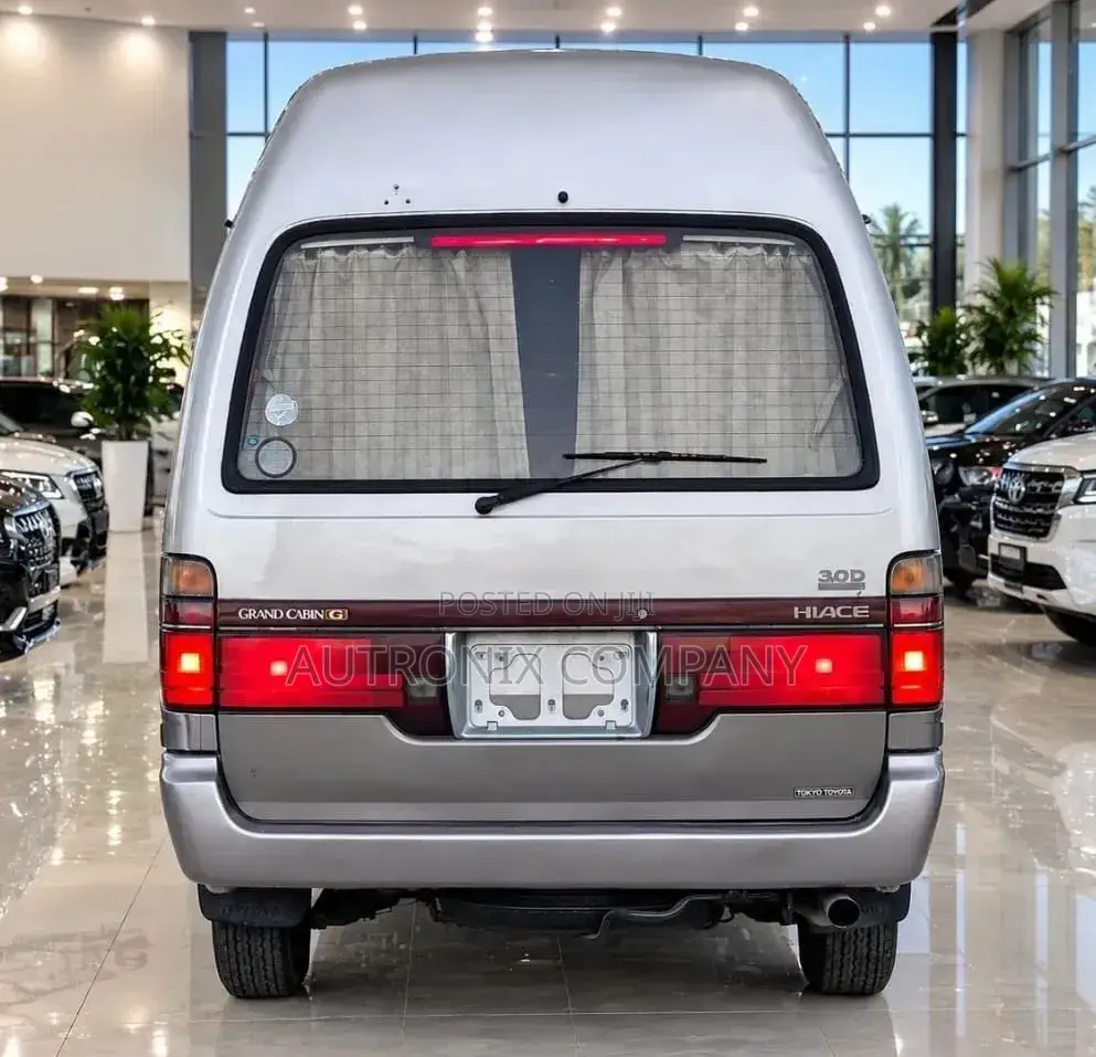 Toyota HiAce 2002 Gold