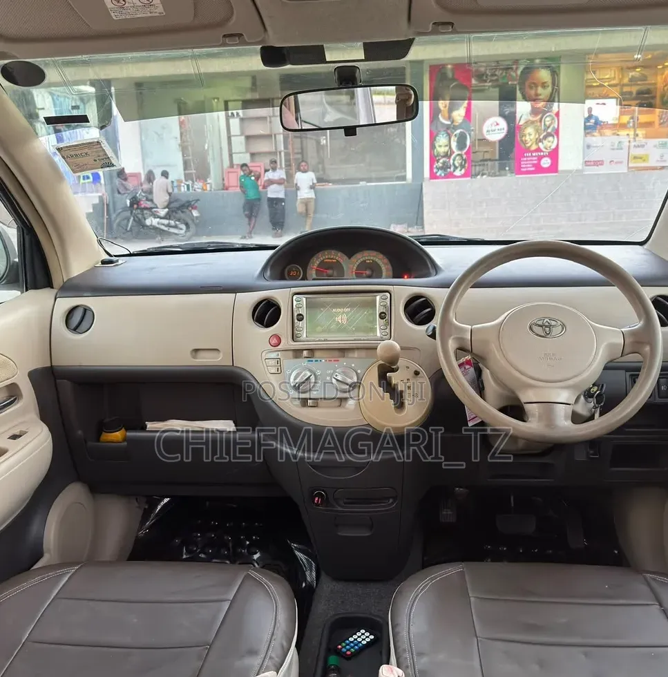 Toyota Sienta 2003 White
