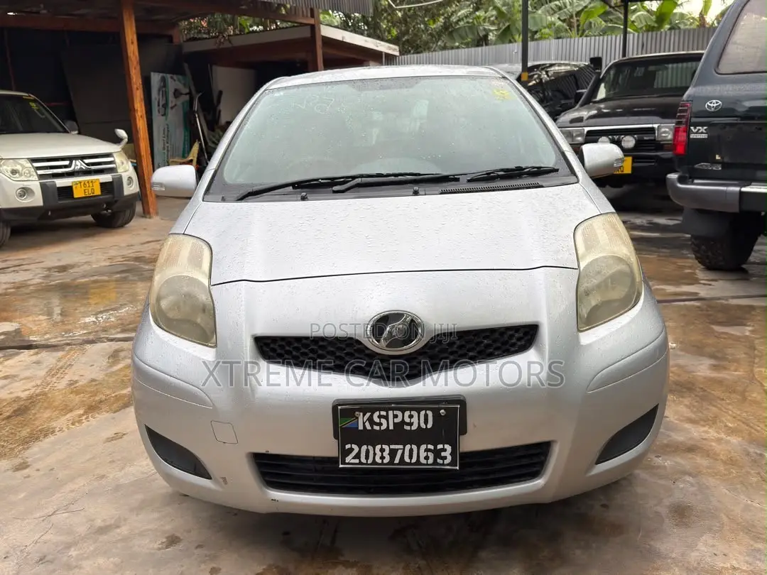 Toyota Vitz 2007 Silver