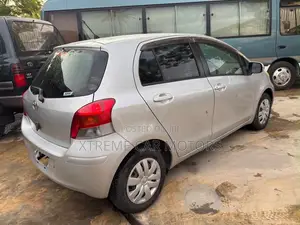 Toyota Vitz 2007 Silver